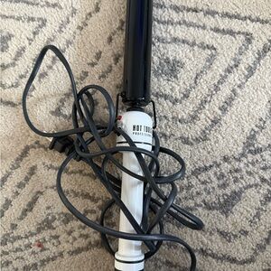 Hot Tools Professional Curling Iron - Black and White